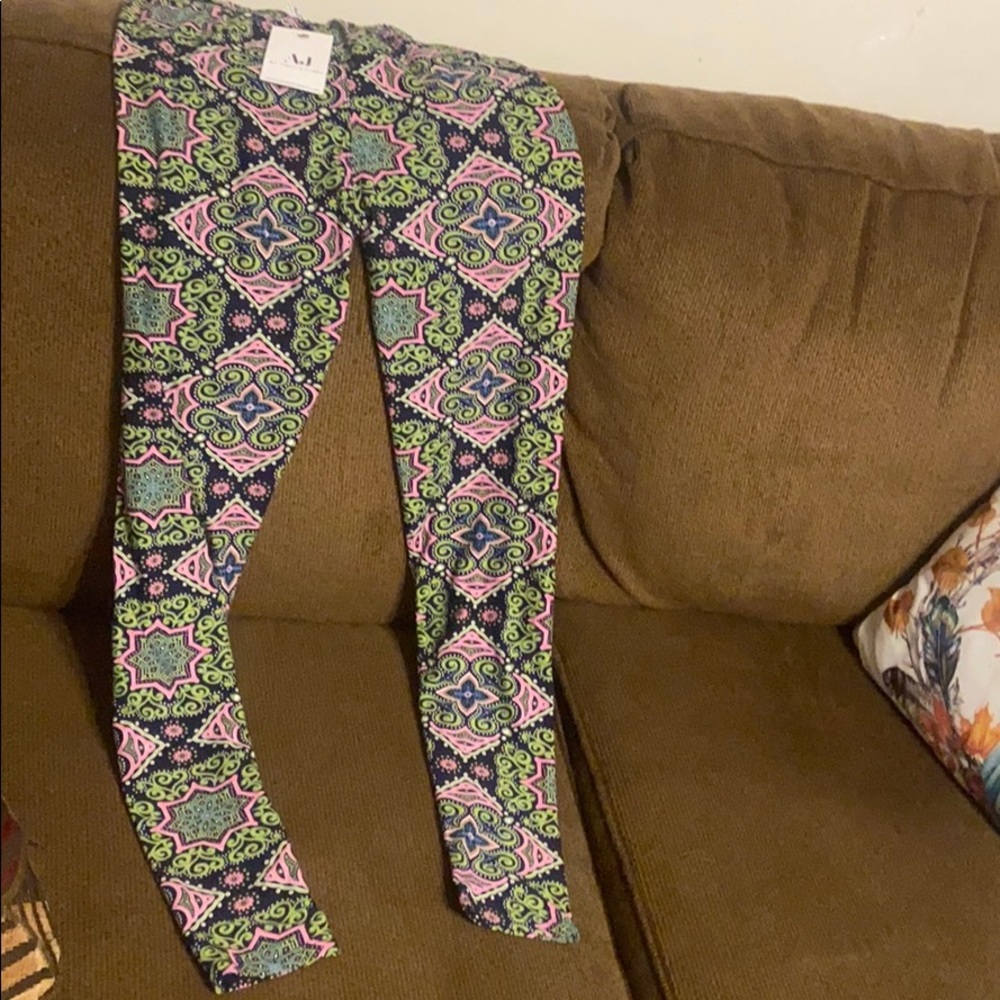 NWT thick and soft leggings.